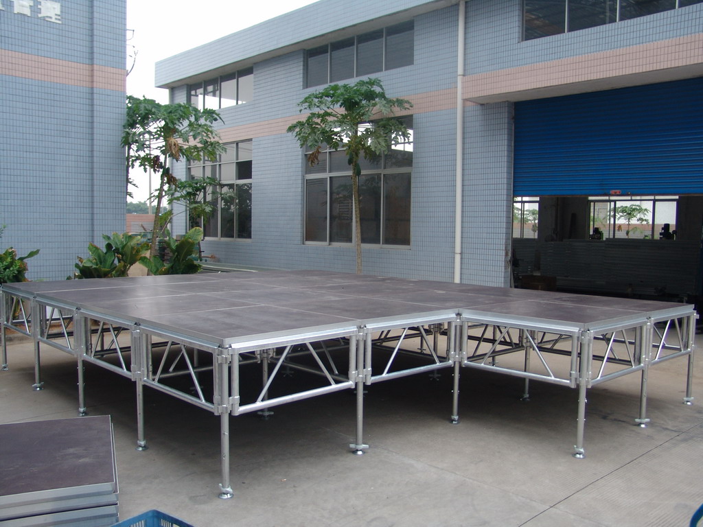 Aluminum portable stage