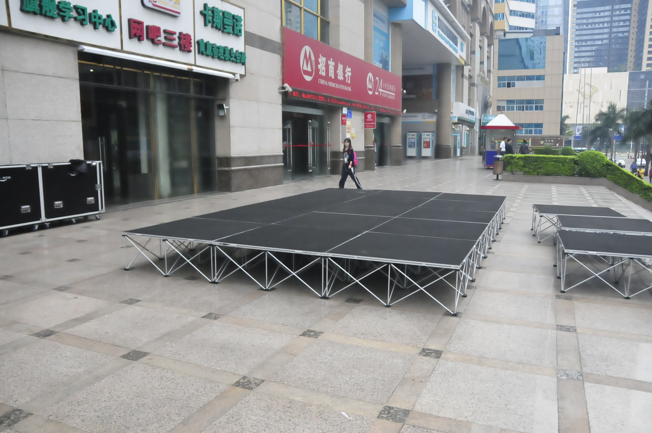 Assembly portable stage