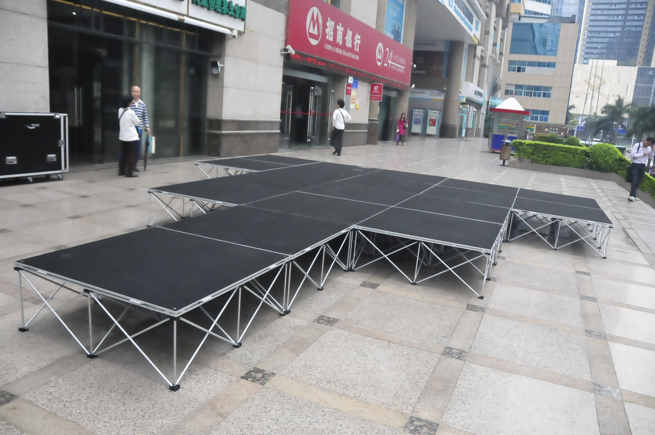 Portable stage