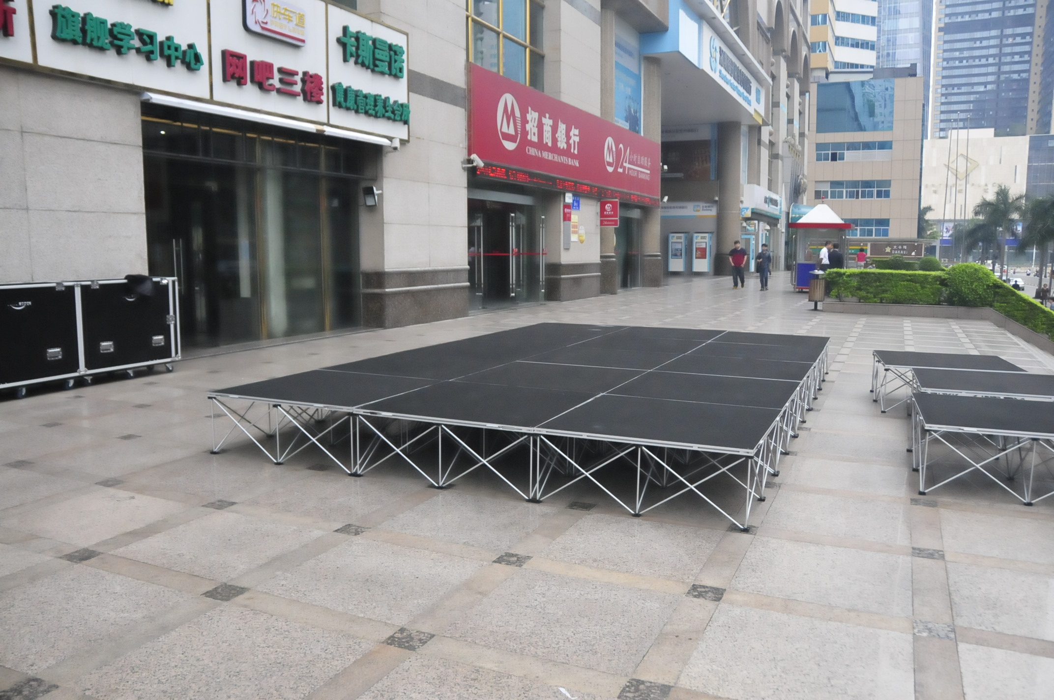 Portable stage